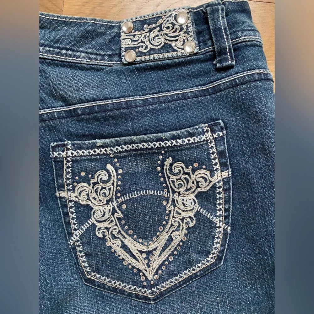 Style and Co. Bermuda Shorts dark Jeans Stretchy Embroidered Size 16 Festival
